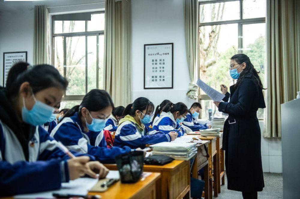 湖北黄冈一高三教师在宿舍离世