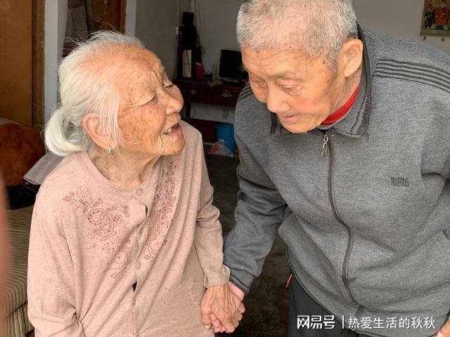 75岁老人告50岁妻子要回赠与房产