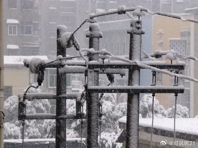 全国雪季盛宴，雪花奇幻之旅与人们的喜悦氛围