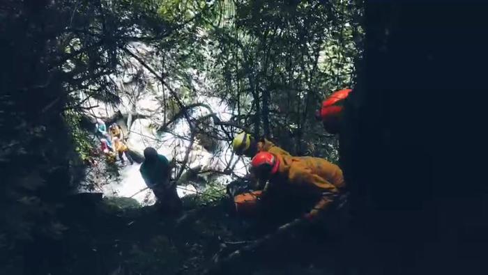 生命的顽强与医疗救援的紧迫，登山失联男子面临截肢风险